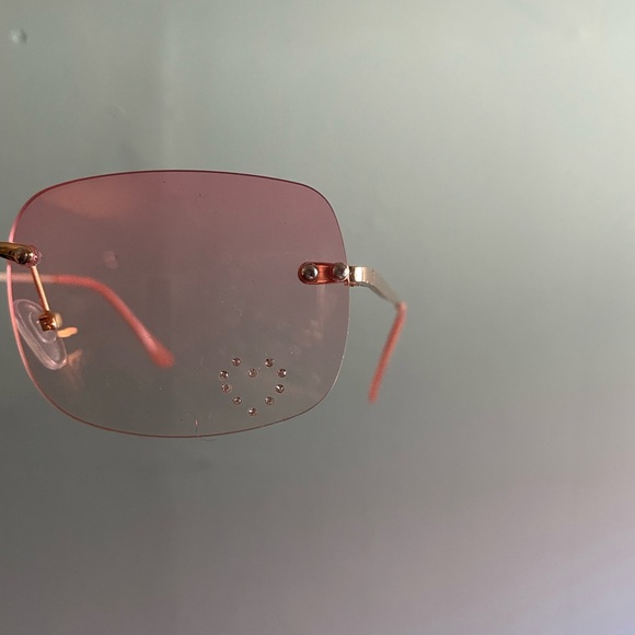 Elegant Pink Sunglasses - Picture 2 of 2